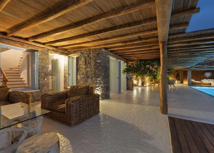 M11 - Seaview - Luxury With Pools & Views