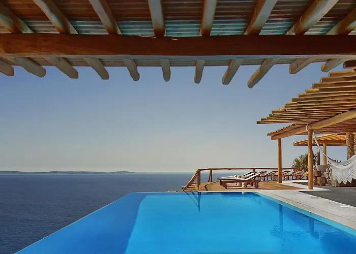 M11 - Seaview - Luxury With Pools & Views *