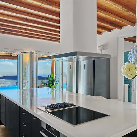 M11 - Seaview - Luxury With Pools & Views فيلة