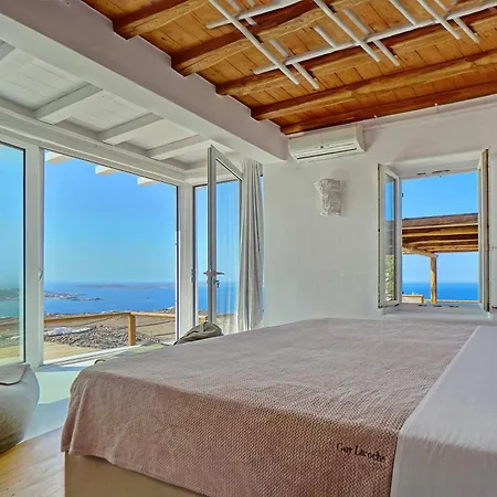 M11 - Seaview - Luxury With Pools & Views فيلة