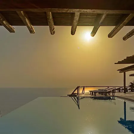 M11 - Seaview - Luxury With Pools & Views فيلة