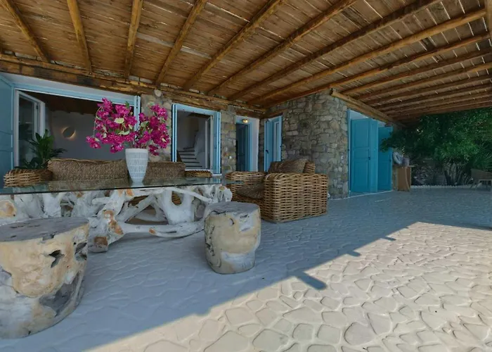 M11 - Seaview - Luxury With Pools & Views