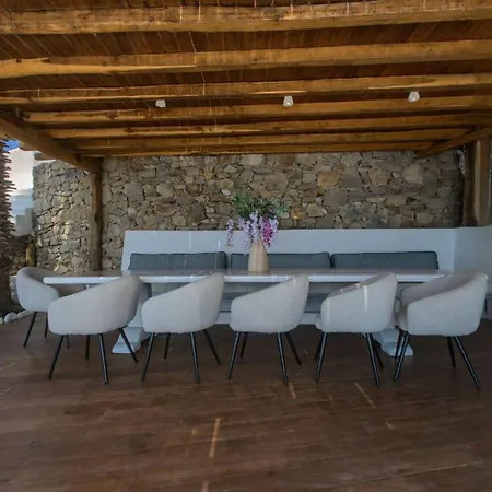 M11 - Seaview - Luxury With Pools & Views *