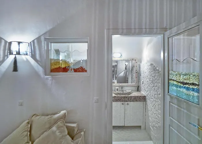 M11 - Seaview - Luxury With Pools & Views Villa