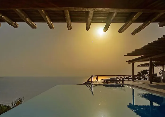 M11 - Seaview - Luxury With Pools & Views Villa