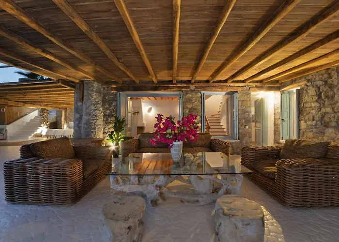 M11 - Seaview - Luxury With Pools & Views *