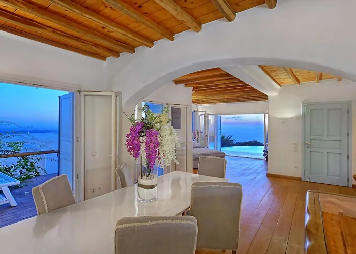 M11 - Seaview - Luxury With Pools & Views Villa