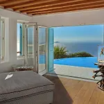 M11 - Seaview - Luxury With Pools & Views