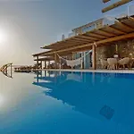 M11 - Seaview - Luxury With Pools & Views